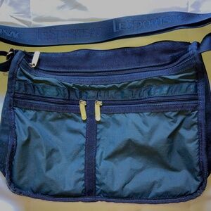 Le Sportsac Deluxe Everyday expandable shoulder or crossbody bag, navy blue